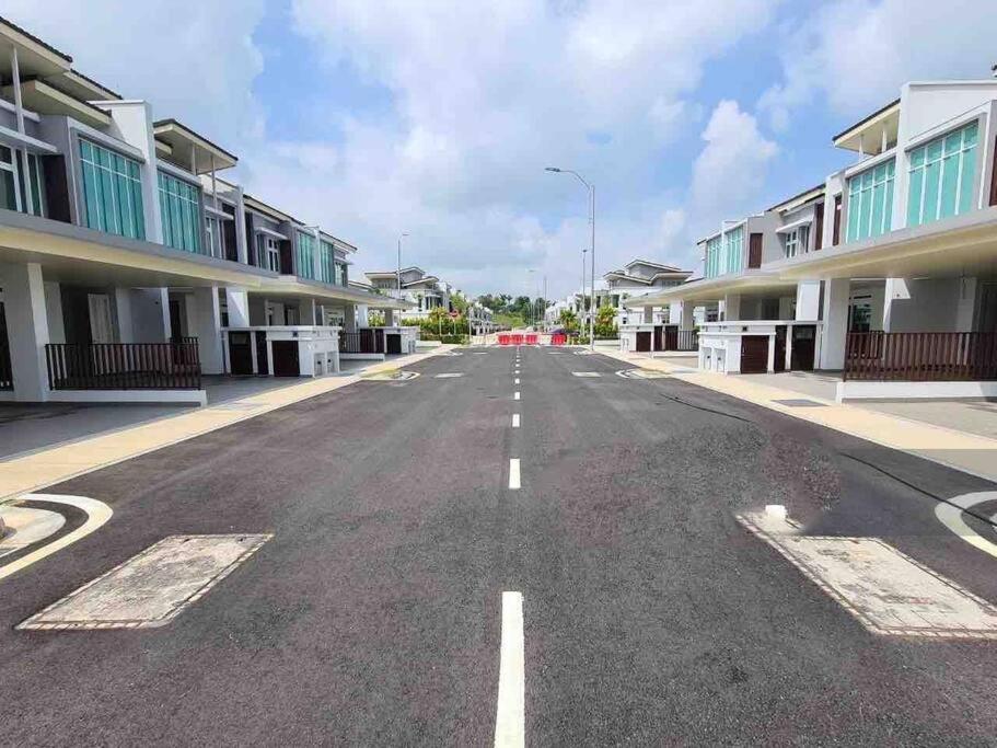 Luxury 2-storey Terrace House Near Ioi Mall Rumah percutian Putrajaya