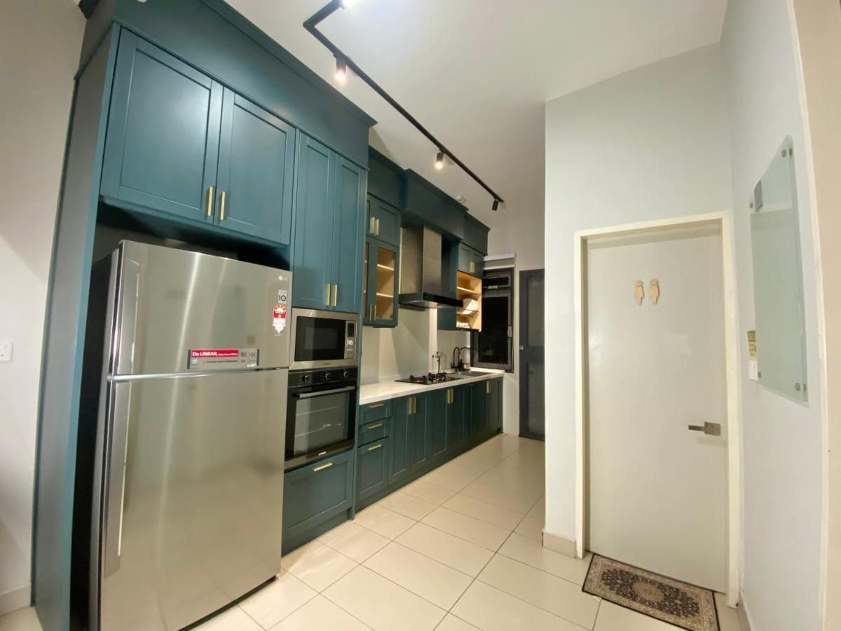 Luxury 2-storey Terrace House Near Ioi Mall