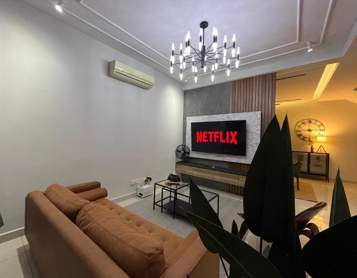 Luxury 2-storey Terrace House Near Ioi Mall Rumah percutian