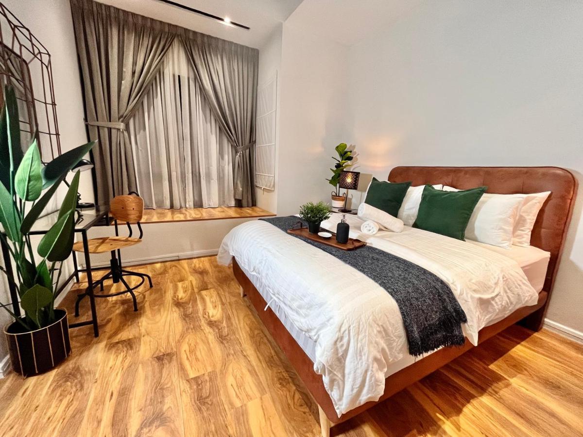 Luxury 2-storey Terrace House Near Ioi Mall