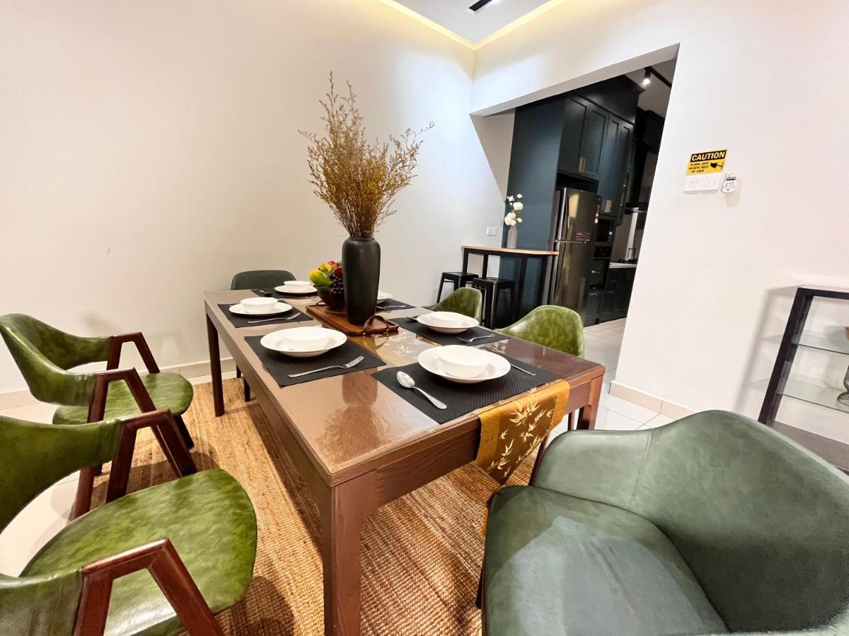 Luxury 2-storey Terrace House Near Ioi Mall Rumah percutian